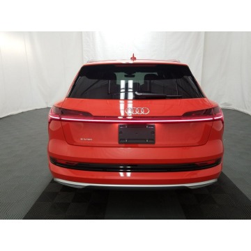 Audi e-tron  Sedan/Limuzyna 2019 elektryczny, automat - Na sprzedaż za 175 890 zł - Katowice - zdjęcie 5