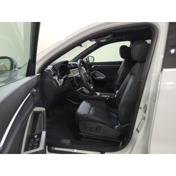 Audi Q3  SUV 2021,  2.0 benzyna, automat - Na sprzedaż za 141 450 zł - Katowice - zdjęcie 7