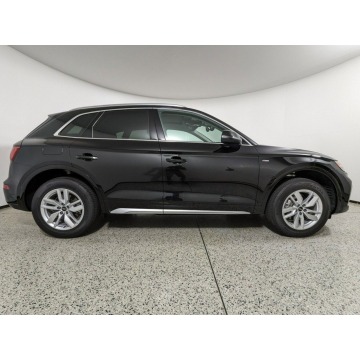 Audi Q5  SUV 2023,  2.0 benzyna, automat - Na sprzedaż za 178 350 zł - Katowice - zdjęcie 6