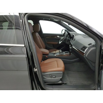 Audi Q5  SUV 2020,  2.0 benzyna, automat - Na sprzedaż za 190 650 zł - Katowice - zdjęcie 8