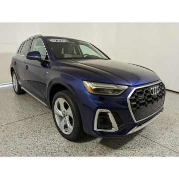 Audi Q5  SUV 2022,  2.0 benzyna, automat - Na sprzedaż za 170 970 zł - Katowice - zdjęcie 3