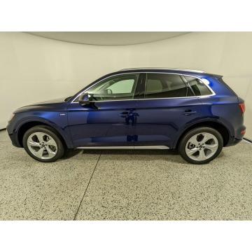 Audi Q5  SUV 2022,  2.0 benzyna, automat - Na sprzedaż za 170 970 zł - Katowice - zdjęcie 4