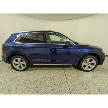 Audi Q5  SUV 2022,  2.0 benzyna, automat - Na sprzedaż za 170 970 zł - Katowice - zdjęcie 5