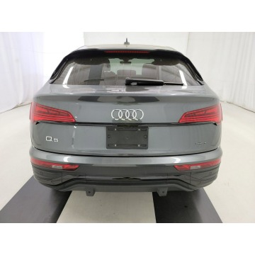 Audi Q5  SUV 2023,  2.0 benzyna, automat - Na sprzedaż za 200 490 zł - Katowice - zdjęcie 4