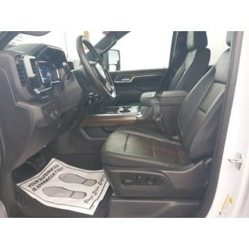Chevrolet  2024,  6.6 diesel, automat - Na sprzedaż za 399 500 zł - Katowice - zdjęcie 5