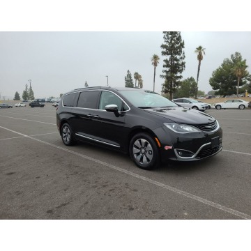 Chrysler Pacifica  Minivan/Van 2018,  3.6 hybryda, automat - Na sprzedaż za 117 342 zł - Katowice - zdjęcie 3