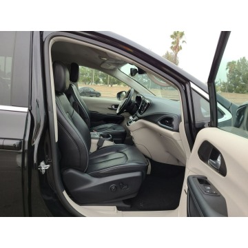 Chrysler Pacifica  Minivan/Van 2018,  3.6 hybryda, automat - Na sprzedaż za 117 342 zł - Katowice - zdjęcie 8