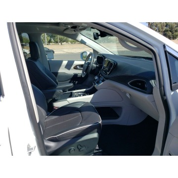 Chrysler Pacifica  Minivan/Van 2021,  3.6 hybryda, automat - Na sprzedaż za 121 032 zł - Katowice - zdjęcie 8