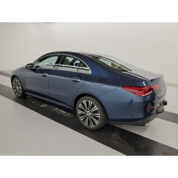 Mercedes - Benz CLA-klasa  Sedan/Limuzyna 2021,  2.0 benzyna, automat - Na sprzedaż za 130 380 zł - Katowice - zdjęcie 4