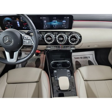 Mercedes - Benz CLA-klasa  Sedan/Limuzyna 2021,  2.0 benzyna, automat - Na sprzedaż za 130 380 zł - Katowice - zdjęcie 8
