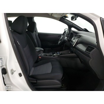 Nissan Leaf  Hatchback 2018 elektryczny, automat - Na sprzedaż za 104 550 zł - Katowice - zdjęcie 8
