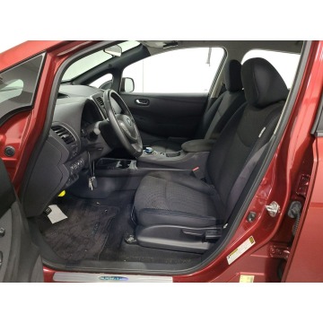 Nissan Leaf  Hatchback 2018 elektryczny, automat - Na sprzedaż za 105 781 zł - Katowice - zdjęcie 7