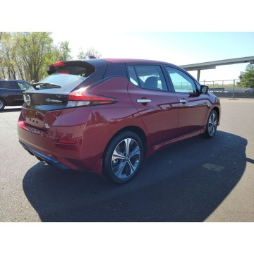 Nissan Leaf  Hatchback 2021 elektryczny, automat - Na sprzedaż za 175 000 zł - Katowice - zdjęcie 4