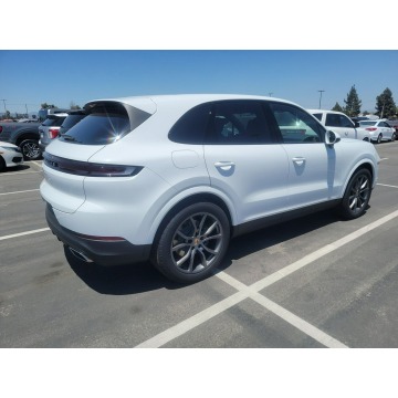 Porsche Cayenne  SUV 2023,  3.0 benzyna, automat - Na sprzedaż za 381 300 zł - Katowice - zdjęcie 4