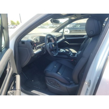 Porsche Cayenne  SUV 2023,  3.0 benzyna, automat - Na sprzedaż za 381 300 zł - Katowice - zdjęcie 7