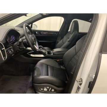 Porsche Cayenne  SUV 2020,  4.0 benzyna, automat - Na sprzedaż za 478 470 zł - Katowice - zdjęcie 7