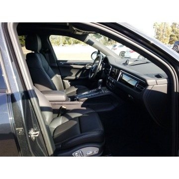 Porsche Macan  SUV 2020,  2.0 benzyna, automat - Na sprzedaż za 232 470 zł - Katowice - zdjęcie 8