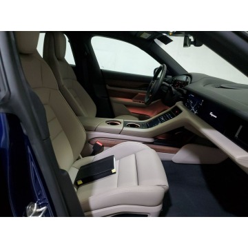 Porsche Taycan  Sedan/Limuzyna 2021 elektryczny, automat - Na sprzedaż za 343 170 zł - Katowice - zdjęcie 8