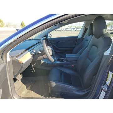 Tesla Model 3  Sedan/Limuzyna 2018 elektryczny, automat - Na sprzedaż za 184 377 zł - Katowice - zdjęcie 5