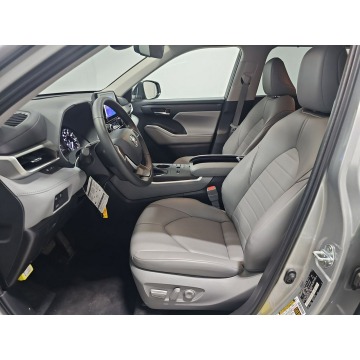 Toyota Highlander  SUV 2023,  2.4 benzyna, automat - Na sprzedaż za 161 130 zł - Katowice - zdjęcie 7