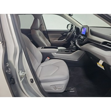 Toyota Highlander  SUV 2023,  2.4 benzyna, automat - Na sprzedaż za 161 130 zł - Katowice - zdjęcie 8