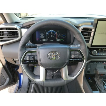 Toyota Sequoia  SUV 2023,  3.4 hybryda, automat - Na sprzedaż za 420 300 zł - Katowice - zdjęcie 8