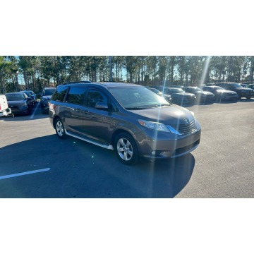 Toyota Sienna  Minivan/Van 2017,  3.5 benzyna, automat - Na sprzedaż za 65 000 zł - Katowice - zdjęcie 2