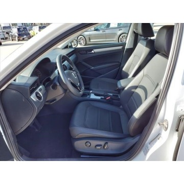 Volkswagen Passat  Sedan/Limuzyna 2022,  2.0 benzyna, automat - Na sprzedaż za 103 840 zł - Katowice - zdjęcie 5
