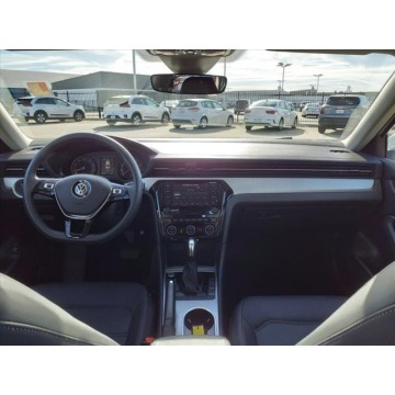 Volkswagen Passat  Sedan/Limuzyna 2022,  2.0 benzyna, automat - Na sprzedaż za 103 840 zł - Katowice - zdjęcie 6