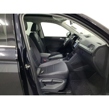 Volkswagen Tiguan  SUV 2019,  2.0 benzyna, automat - Na sprzedaż za 92 742 zł - Katowice - zdjęcie 8