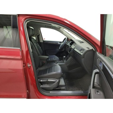 Volkswagen Tiguan  SUV 2020,  2.0 benzyna, automat - Na sprzedaż za 121 032 zł - Katowice - zdjęcie 8