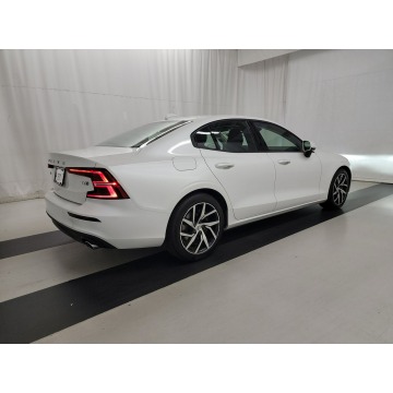 Volvo S60  Sedan/Limuzyna 2020,  2.0 benzyna, automat - Na sprzedaż za 122 877 zł - Katowice - zdjęcie 3