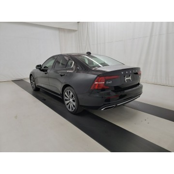 Volvo S60  Sedan/Limuzyna 2022,  2.0 benzyna, automat - Na sprzedaż za 161 550 zł - Katowice - zdjęcie 6