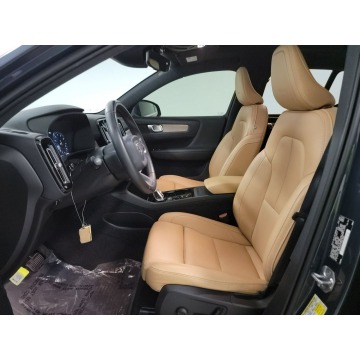 Volvo   SUV 2020,  2.0 benzyna, automat - Na sprzedaż za 154 365 zł - Katowice - zdjęcie 7
