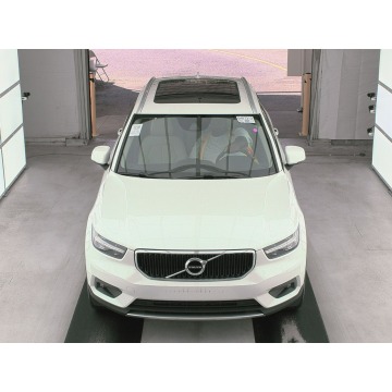 Volvo   SUV 2021,  2.0 benzyna, automat - Na sprzedaż za 133 455 zł - Katowice - zdjęcie 2