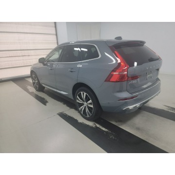Volvo   SUV 2022,  2.0 hybryda, automat - Na sprzedaż za 160 425 zł - Katowice - zdjęcie 4