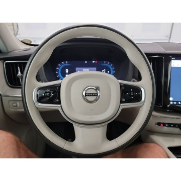 Volvo   SUV 2022,  2.0 hybryda, automat - Na sprzedaż za 187 425 zł - Katowice - zdjęcie 7