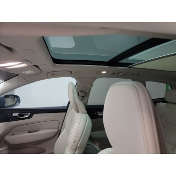 Volvo   SUV 2022,  2.0 hybryda, automat - Na sprzedaż za 218 700 zł - Katowice - zdjęcie 8