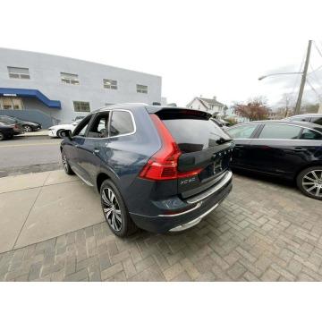 Volvo   SUV 2022,  2.0 hybryda, automat - Na sprzedaż za 218 700 zł - Katowice - zdjęcie 2