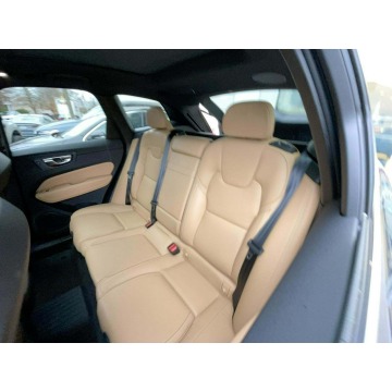 Volvo   SUV 2022,  2.0 hybryda, automat - Na sprzedaż za 218 700 zł - Katowice - zdjęcie 6