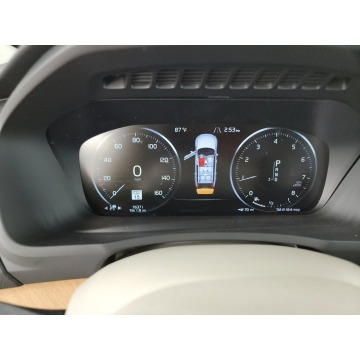 Volvo   SUV 2021,  2.0 hybryda, automat - Na sprzedaż za 182 655 zł - Katowice - zdjęcie 8