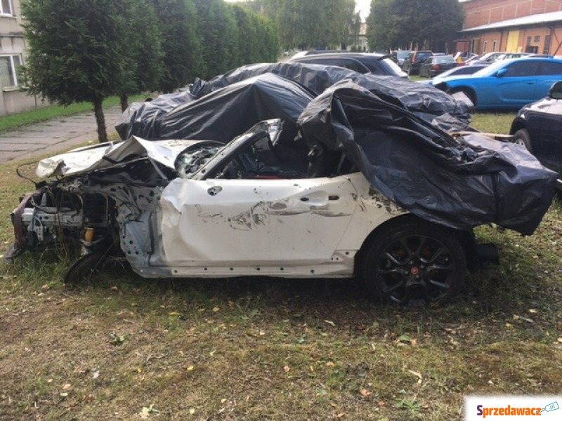Fiat 124 Spider  Kabriolet 2016,  1.4 benzyna - Na sprzedaż za 9 500,00 zł - Mikołów