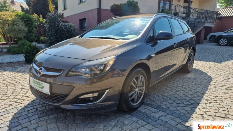 Opel Astra 2013,  1.7 diesel - Na sprzedaż za 28 900 zł - Głogówek