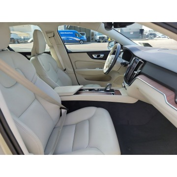 Volvo   Sedan/Limuzyna 2022,  2.0 hybryda, automat - Na sprzedaż za 162 360 zł - Katowice - zdjęcie 8