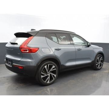 Volvo   SUV 2022,  2.0 benzyna, automat - Na sprzedaż za 151 290 zł - Katowice - zdjęcie 8