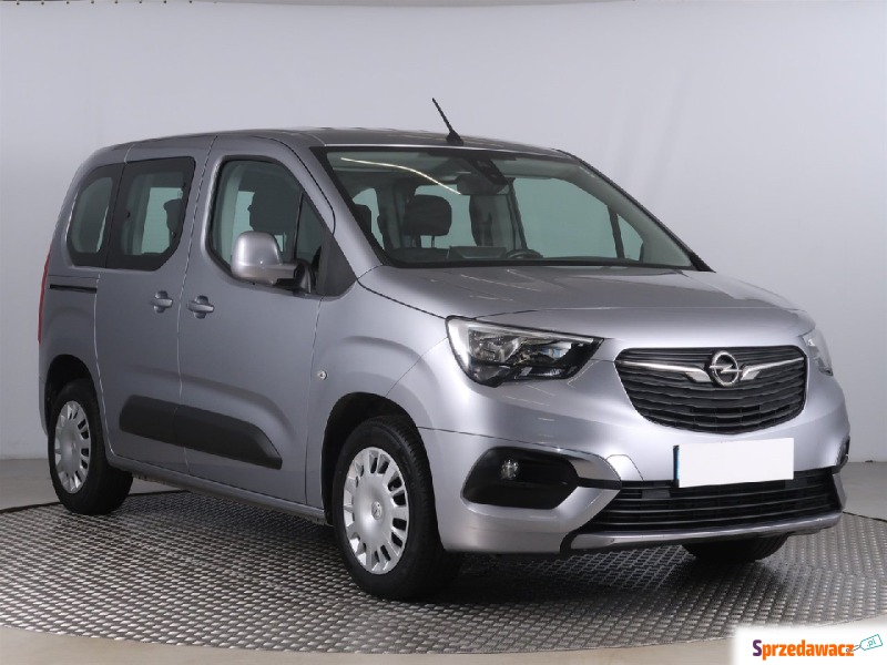 Opel Combo  Pick-up 2020,  1.2 benzyna - Na sprzedaż za 75 999 zł - Zabrze