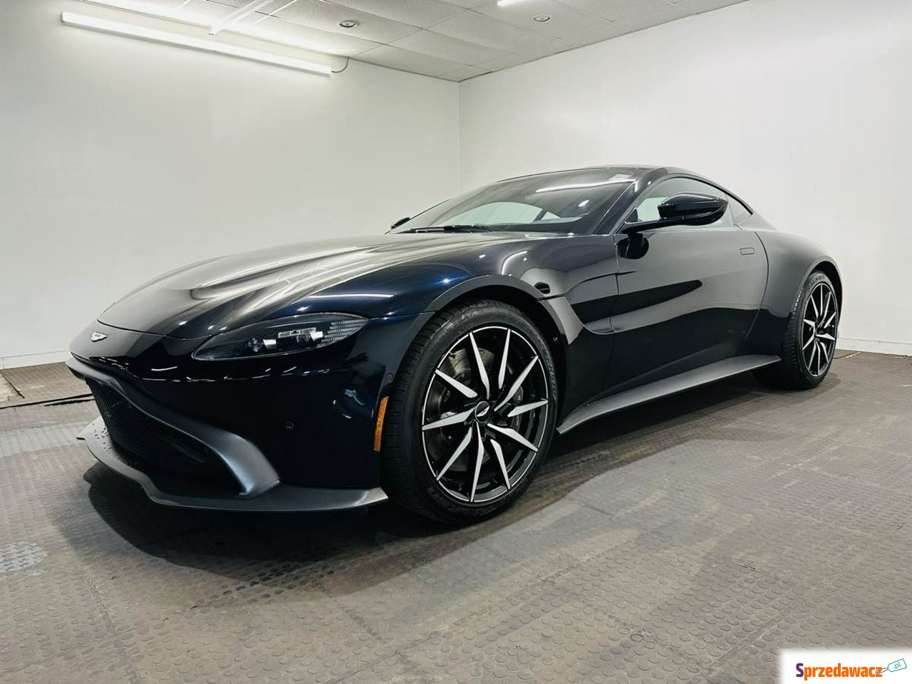 Aston Martin V8 2020