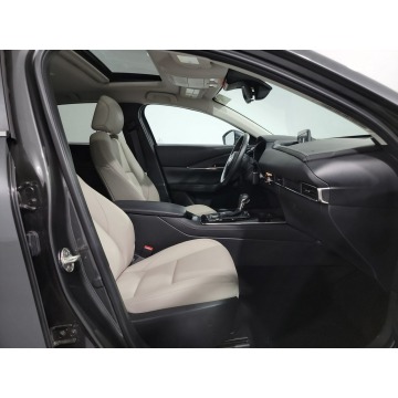 Mazda CX-30  SUV 2022,  2.5 benzyna, automat - Na sprzedaż za 116 850 zł - Katowice - zdjęcie 8