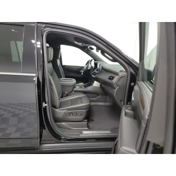 Chevrolet Suburban  SUV 2023,  5.3 benzyna, automat - Na sprzedaż za 323 490 zł - Katowice - zdjęcie 8