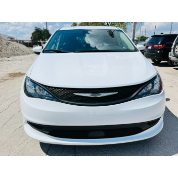 Chrysler Voyager  Minivan/Van 2023,  3.6 benzyna, automat - Na sprzedaż za 148 830 zł - Katowice - zdjęcie 2